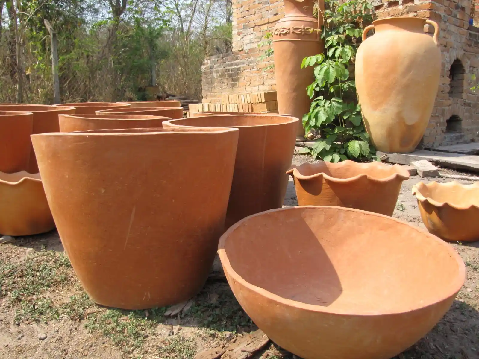 Macetas, fonderos, fuentes de barro losa
