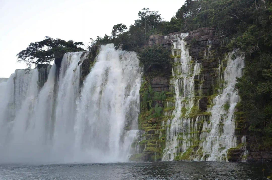 Cataratas en el parque Noel Kempff Mercado